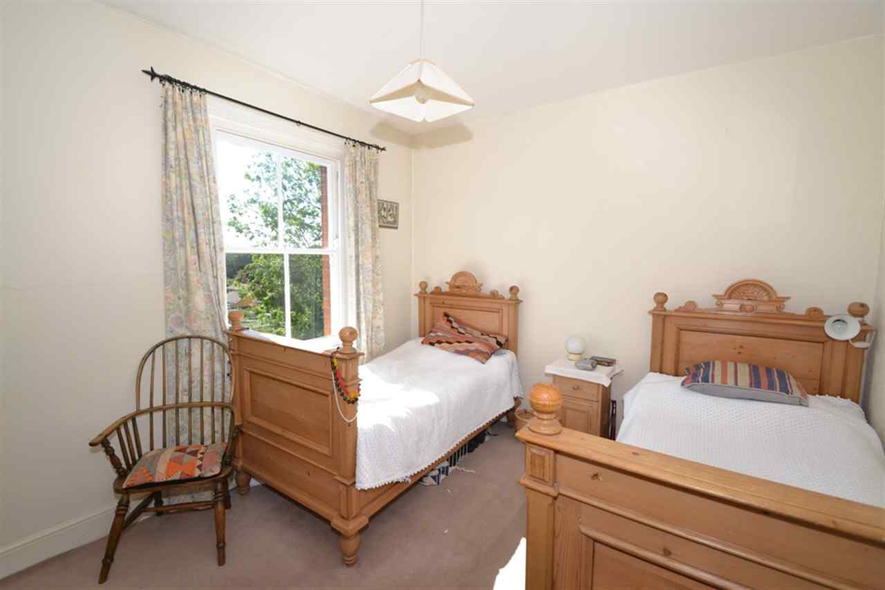 resized-2349823-bedroom 3 twin.JPG